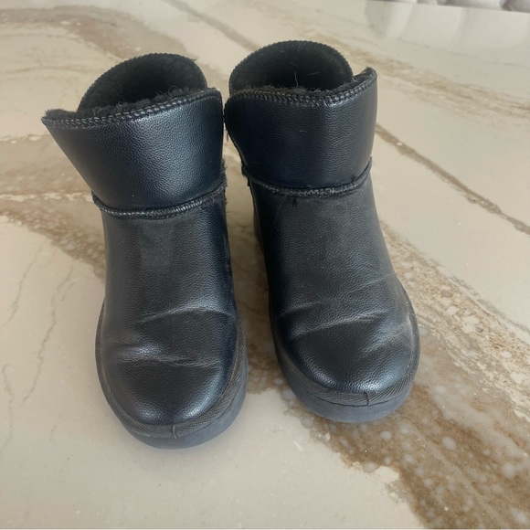 Black Short Leather Warm Booties Size 5 - Picture 3 of 5